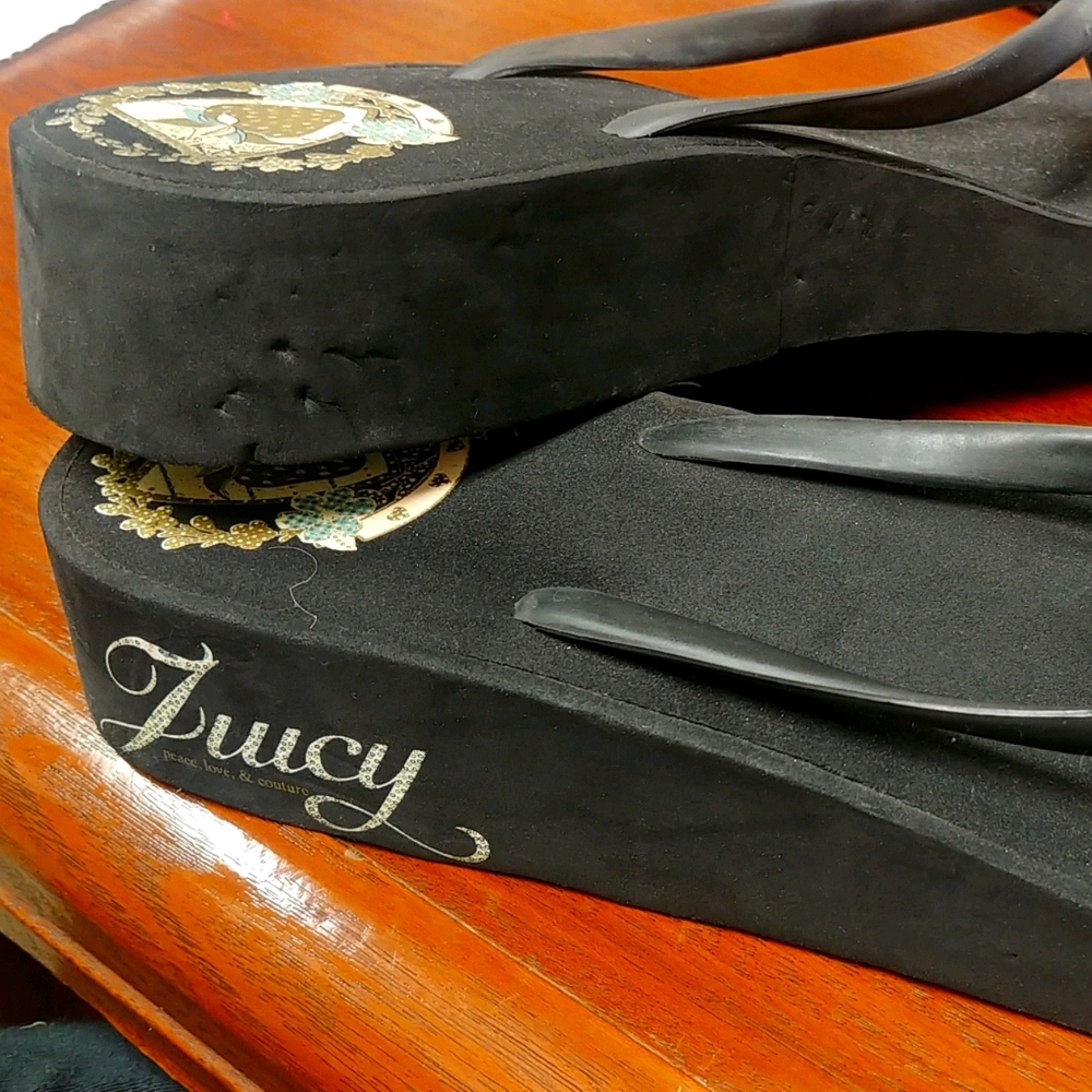Juicy Couture Flip Flops Size 10